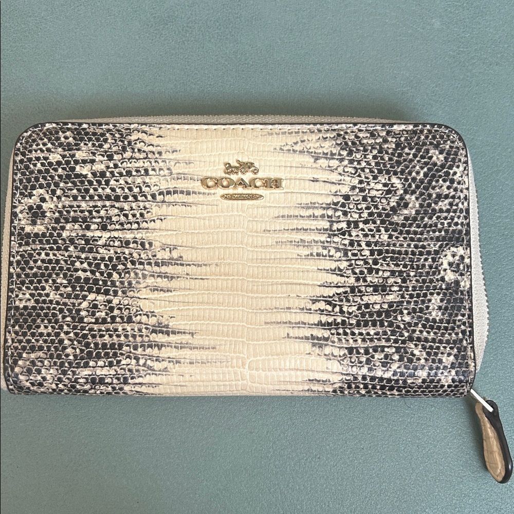 Coach Black/Cream Lizard EmbossedNWOT comp$278meas:6 1/2 (L)x 3 3/4 (H)x 3/4 (W)